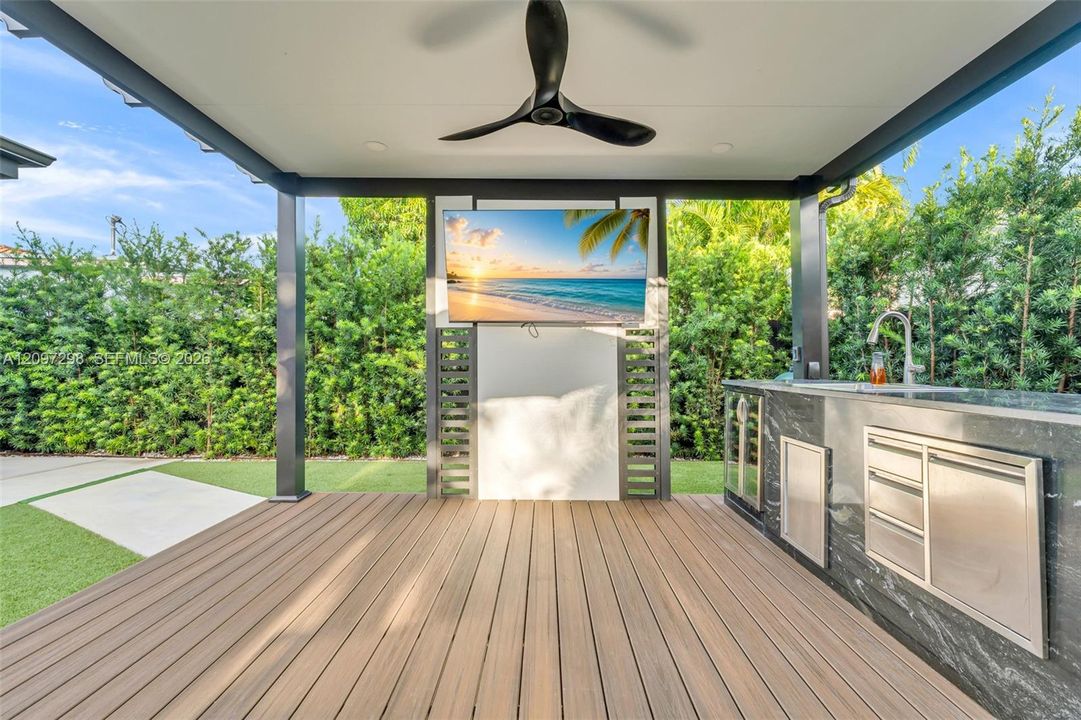 For Sale: $1,020,000 (3 beds, 2 baths, 1161 Square Feet)