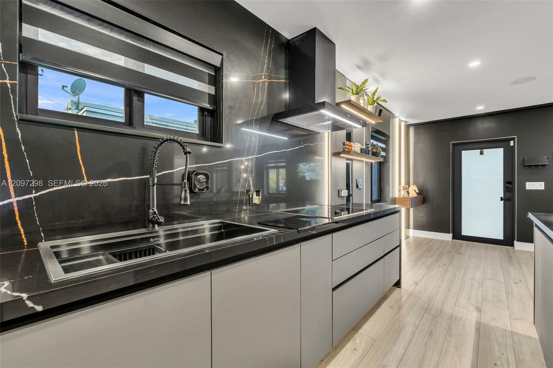 For Sale: $1,020,000 (3 beds, 2 baths, 1161 Square Feet)