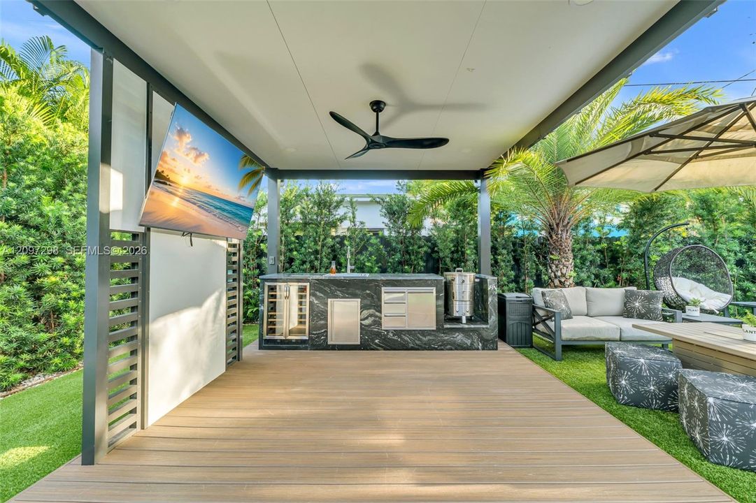 For Sale: $1,020,000 (3 beds, 2 baths, 1161 Square Feet)