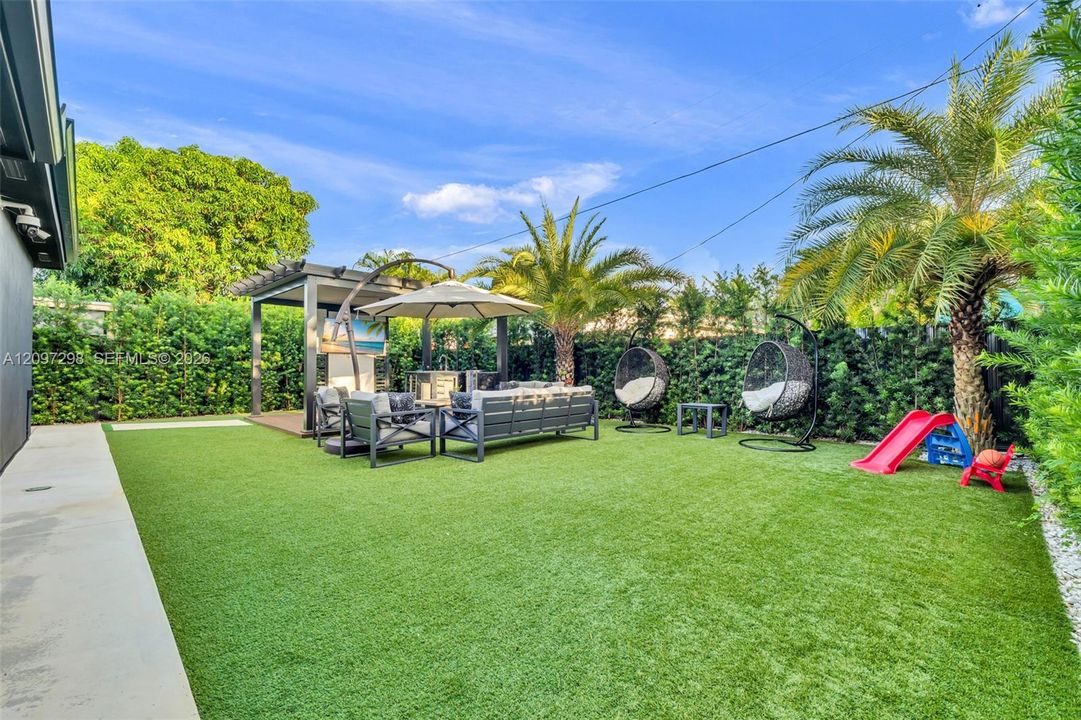 For Sale: $1,020,000 (3 beds, 2 baths, 1161 Square Feet)