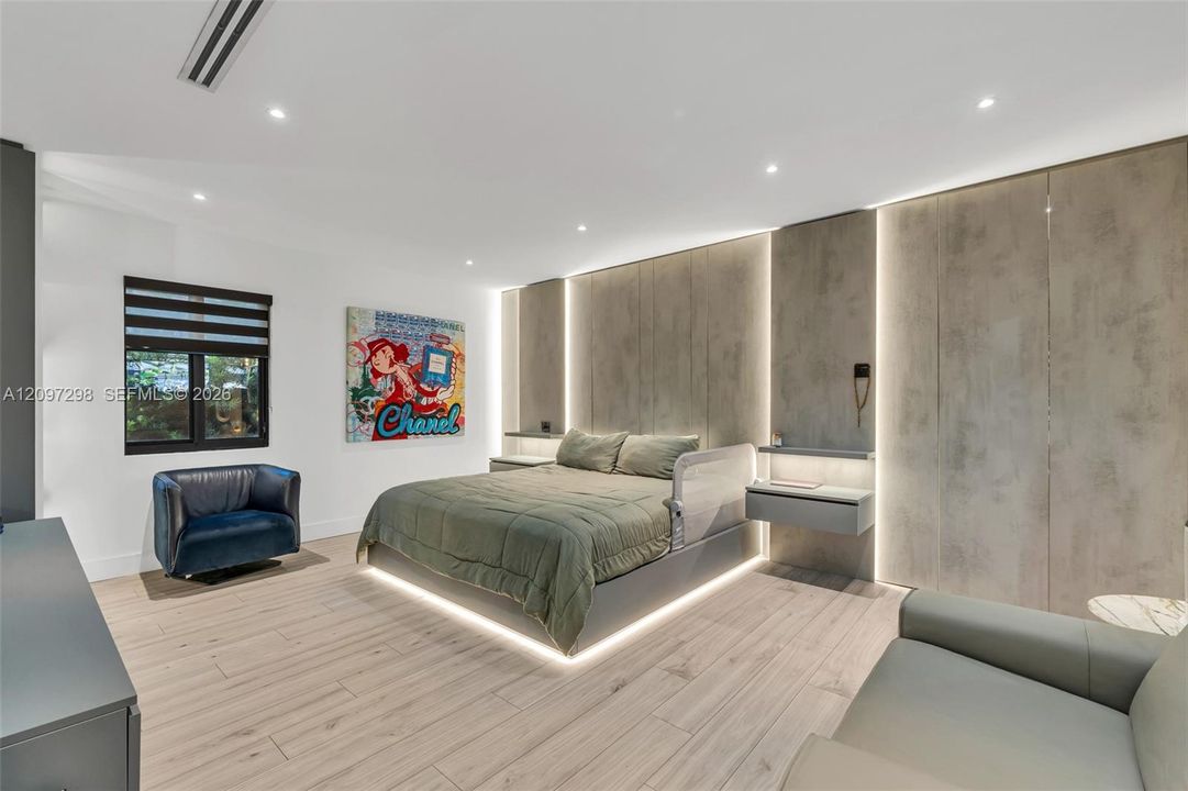 For Sale: $1,020,000 (3 beds, 2 baths, 1161 Square Feet)