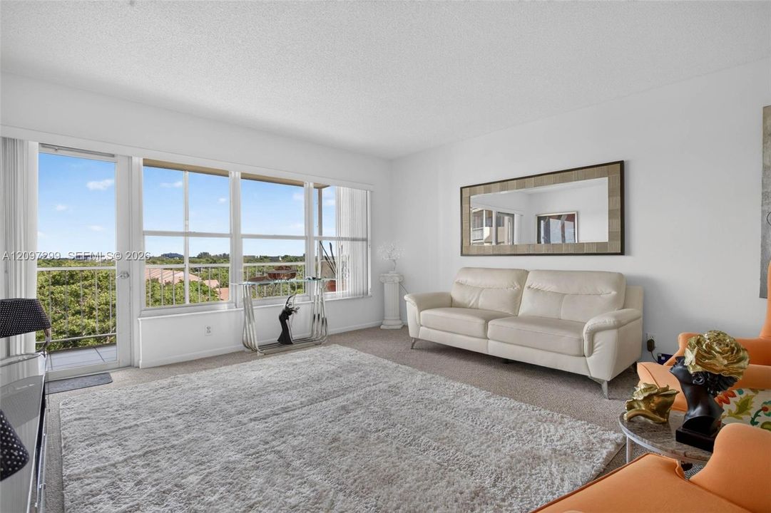 For Sale: $175,000 (2 beds, 2 baths, 1250 Square Feet)