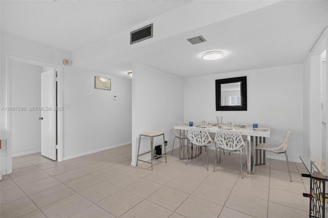 For Sale: $175,000 (2 beds, 2 baths, 1250 Square Feet)