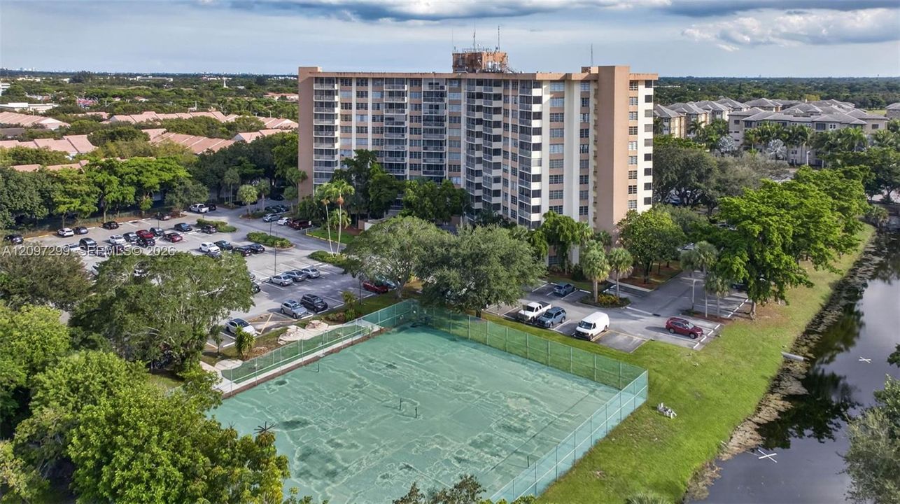 For Sale: $175,000 (2 beds, 2 baths, 1250 Square Feet)