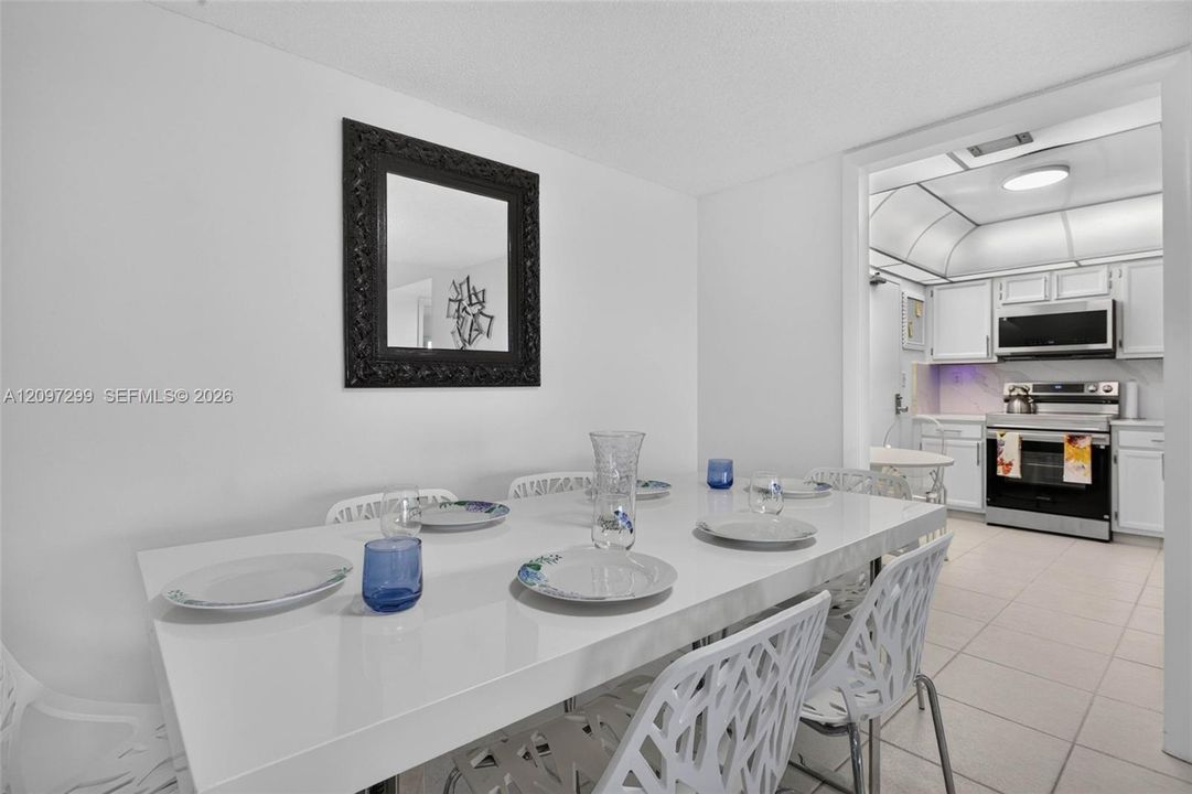 For Sale: $175,000 (2 beds, 2 baths, 1250 Square Feet)