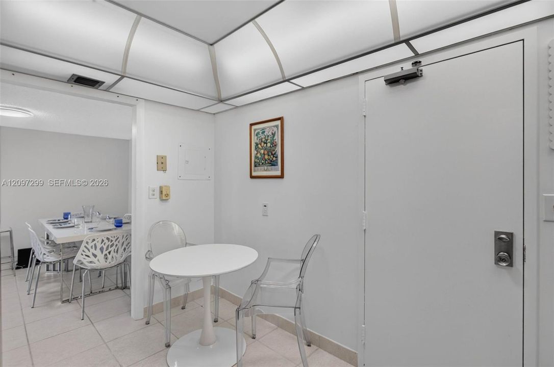 For Sale: $175,000 (2 beds, 2 baths, 1250 Square Feet)
