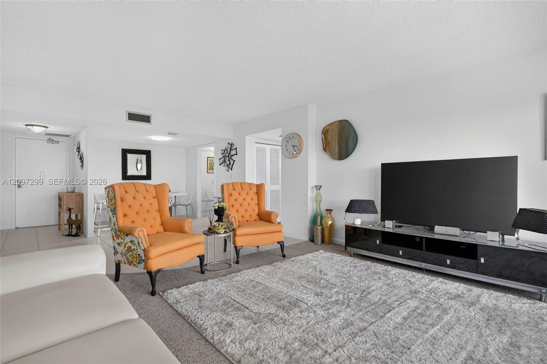For Sale: $175,000 (2 beds, 2 baths, 1250 Square Feet)