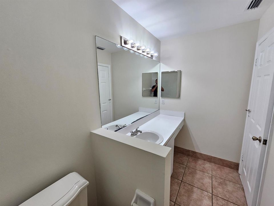 Bathroom 1 (3)