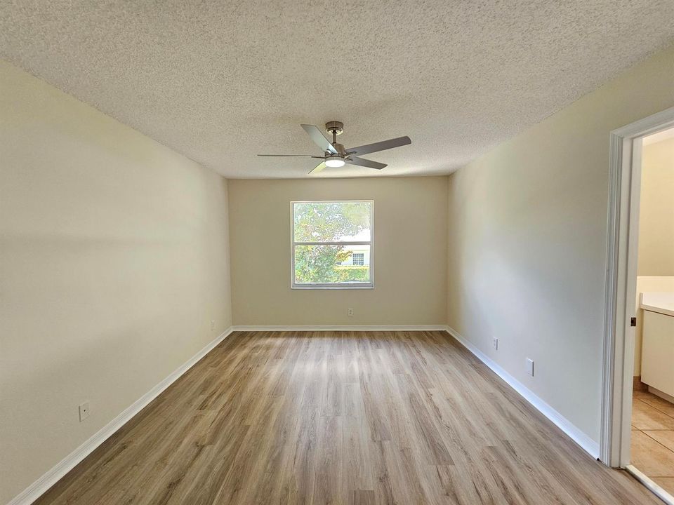 Bedroom 1 (2)
