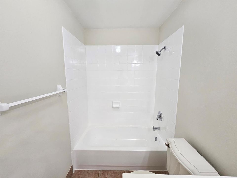 Bathroom 1 (2)