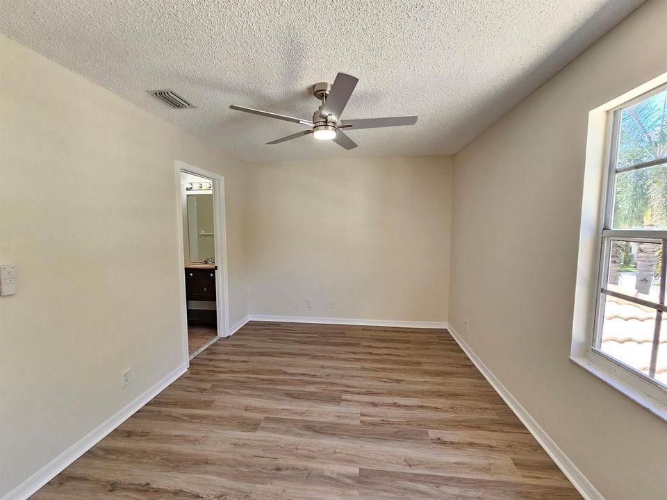 Bedroom 2 (2)