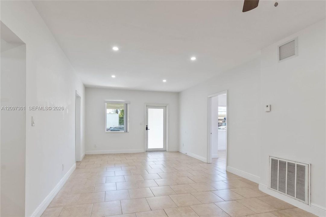 En Renta: $4,000 (4 camas, 2 baños, 1766 Pies cuadrados)
