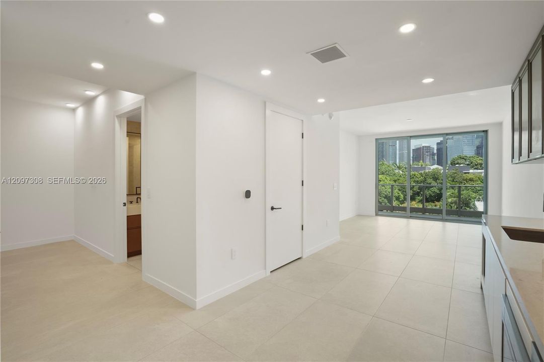 For Rent: $10,000 (1 beds, 2 baths, 864 Square Feet)