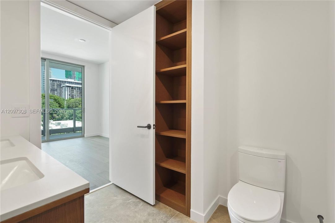 For Rent: $10,000 (1 beds, 2 baths, 864 Square Feet)