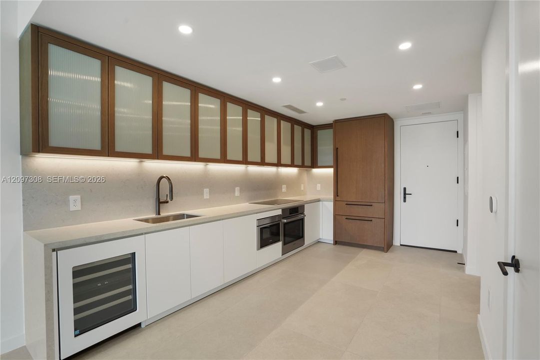 For Rent: $10,000 (1 beds, 2 baths, 864 Square Feet)