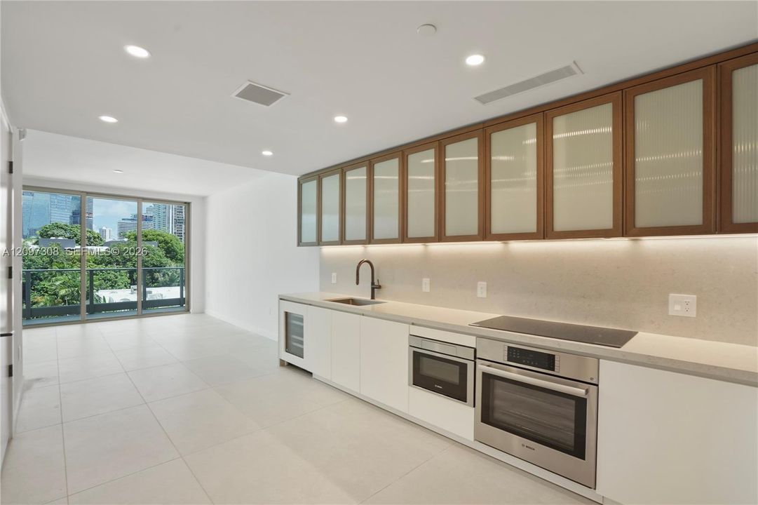 For Rent: $10,000 (1 beds, 2 baths, 864 Square Feet)