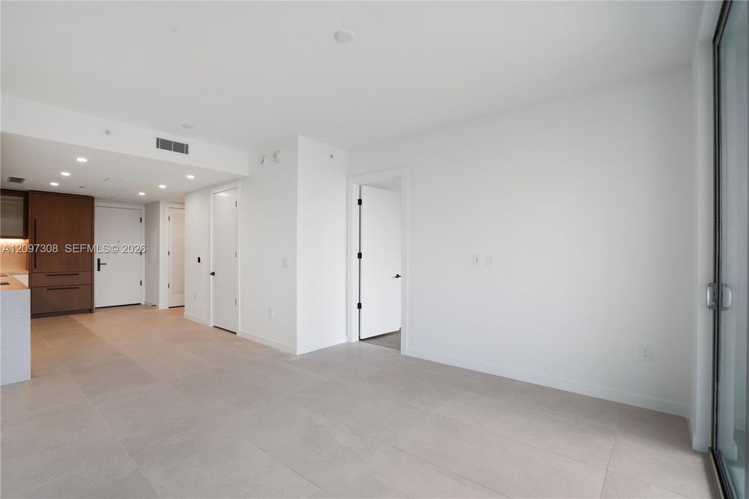 For Rent: $10,000 (1 beds, 2 baths, 864 Square Feet)