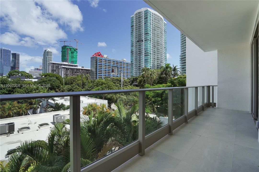 For Rent: $10,000 (1 beds, 2 baths, 864 Square Feet)