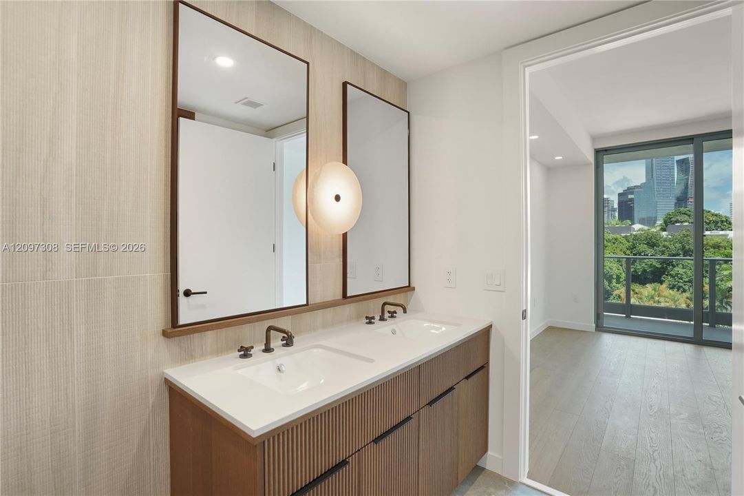 For Rent: $10,000 (1 beds, 2 baths, 864 Square Feet)