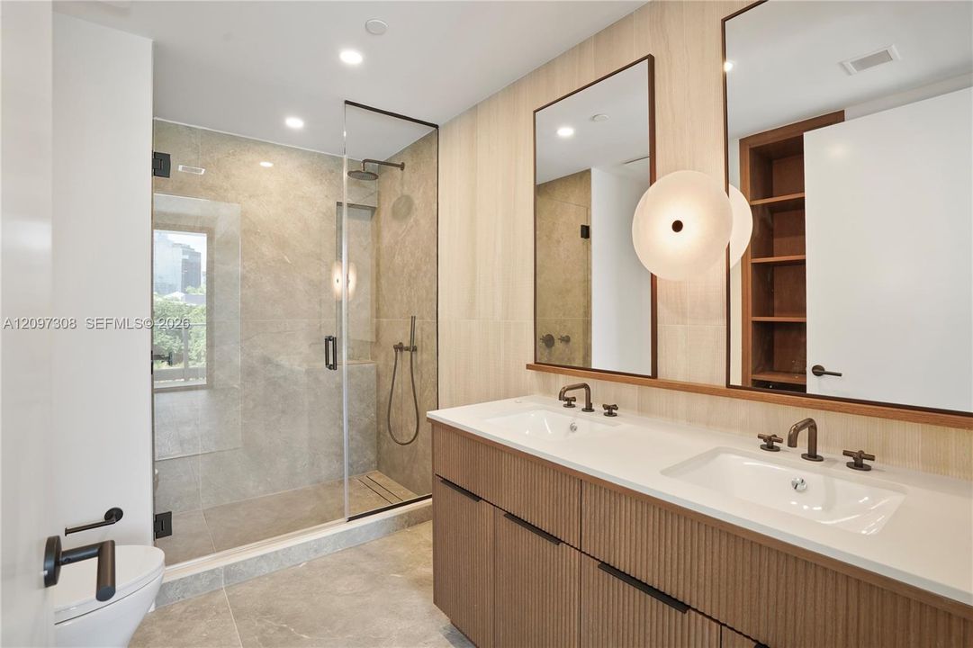 For Rent: $10,000 (1 beds, 2 baths, 864 Square Feet)