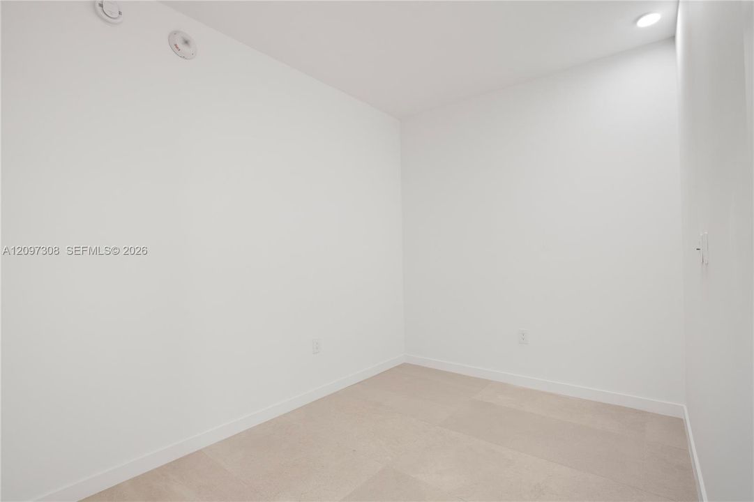 For Rent: $10,000 (1 beds, 2 baths, 864 Square Feet)
