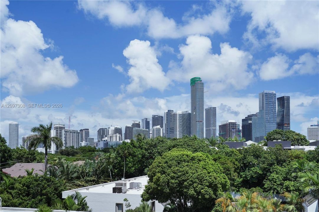 For Rent: $10,000 (1 beds, 2 baths, 864 Square Feet)