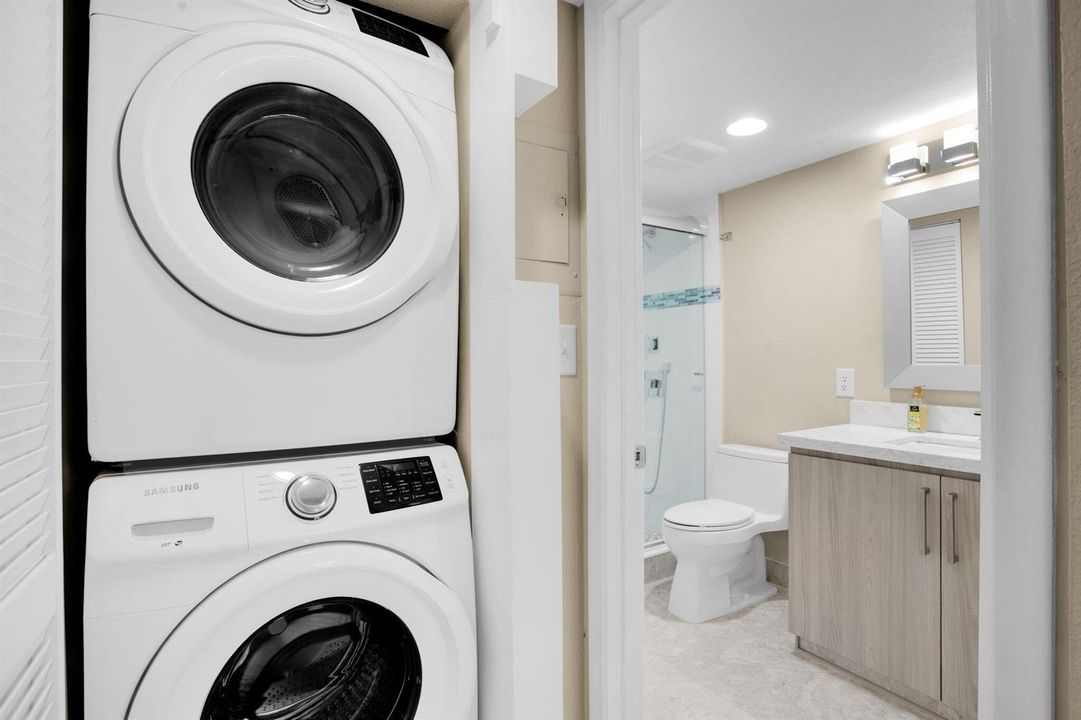 FULL SIZE WASHER DRYER