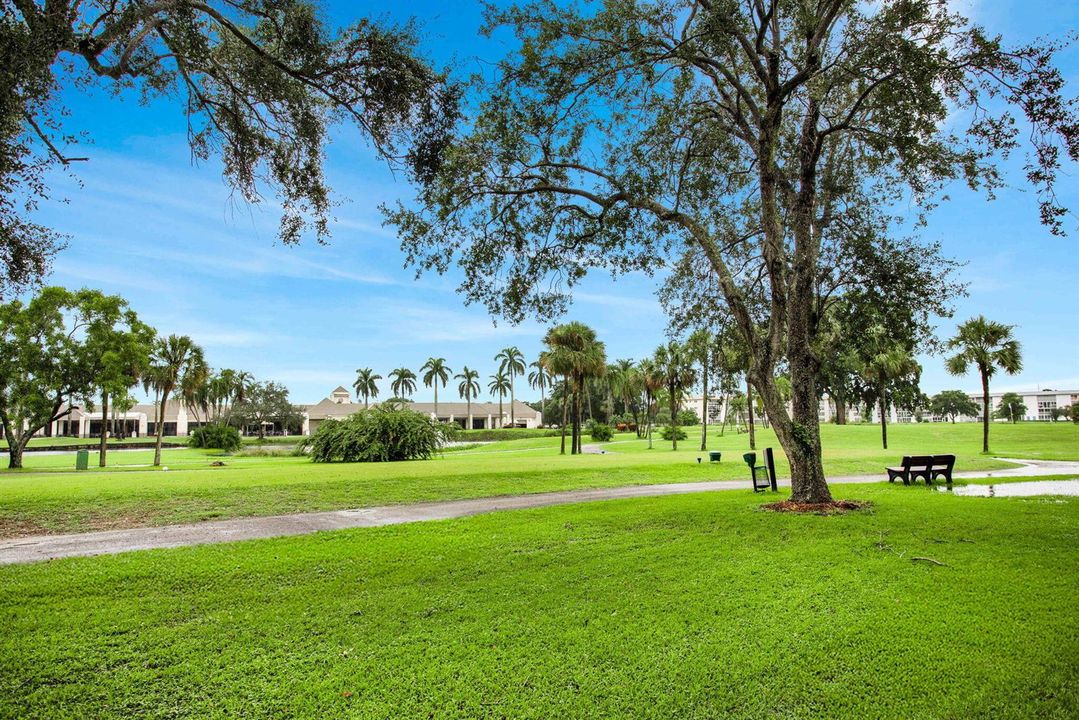 GOLF WATER CLUBHOUSE VIEW
