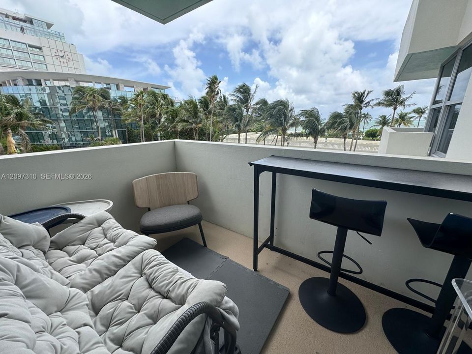 For Rent: $3,000 (1 beds, 1 baths, 600 Square Feet)