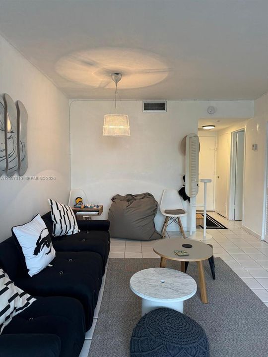 For Rent: $3,000 (1 beds, 1 baths, 600 Square Feet)