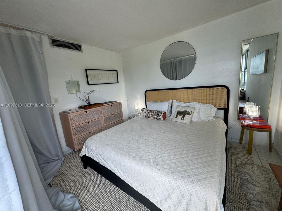 For Rent: $3,000 (1 beds, 1 baths, 600 Square Feet)