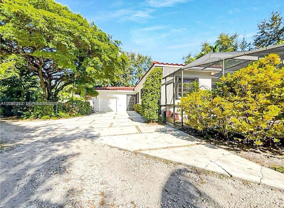 На продажу: $885,000 (2 спален, 2 ванн, 1206 Квадратных фут)