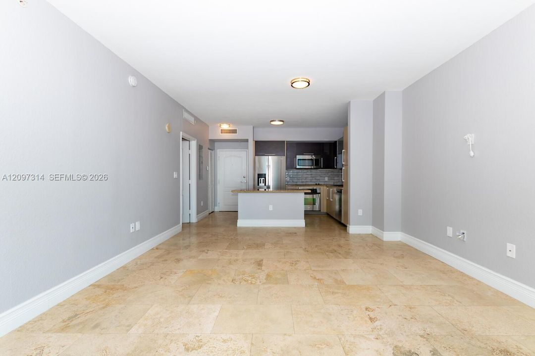 For Rent: $2,400 (1 beds, 1 baths, 762 Square Feet)