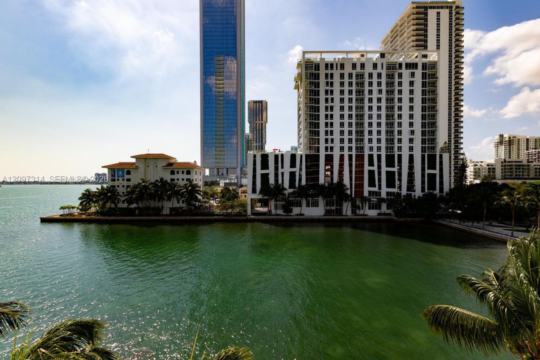 For Rent: $2,400 (1 beds, 1 baths, 762 Square Feet)
