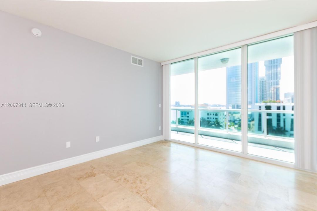 For Rent: $2,400 (1 beds, 1 baths, 762 Square Feet)