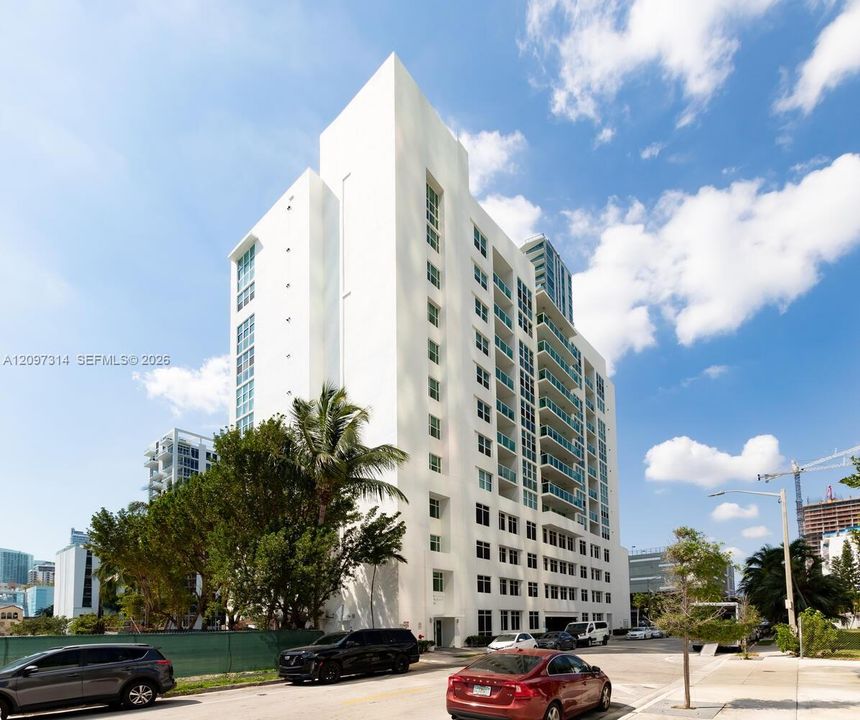 For Rent: $2,400 (1 beds, 1 baths, 762 Square Feet)