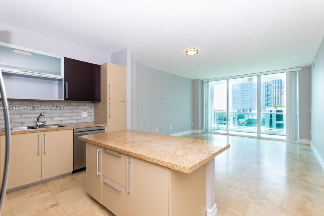 For Rent: $2,400 (1 beds, 1 baths, 762 Square Feet)