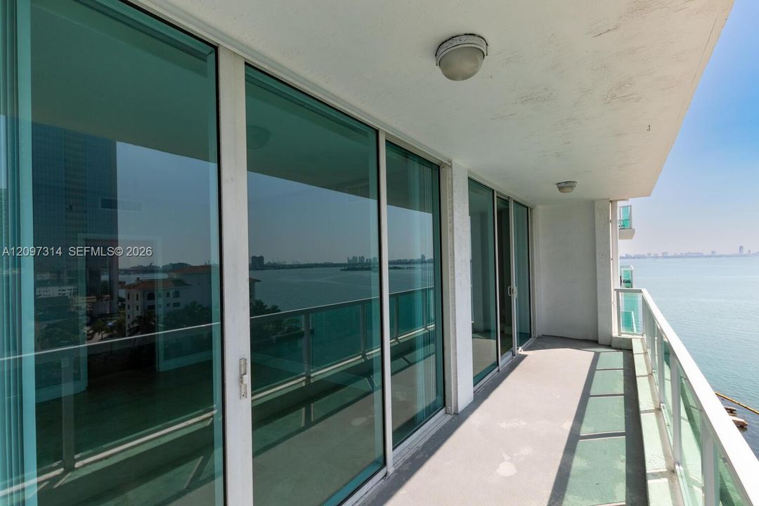For Rent: $2,400 (1 beds, 1 baths, 762 Square Feet)