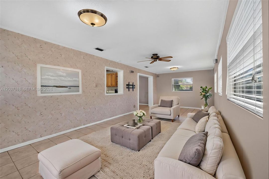 For Sale: $399,999 (3 beds, 2 baths, 1615 Square Feet)