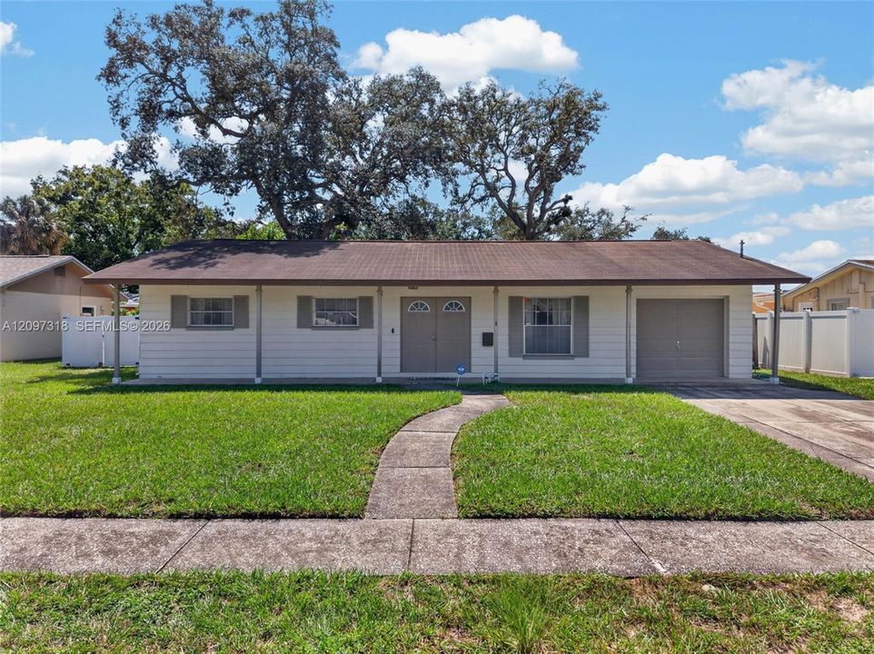 For Sale: $399,999 (3 beds, 2 baths, 1615 Square Feet)