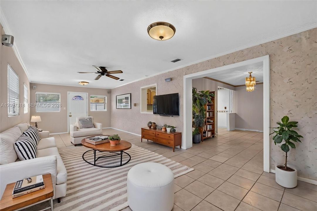 For Sale: $399,999 (3 beds, 2 baths, 1615 Square Feet)