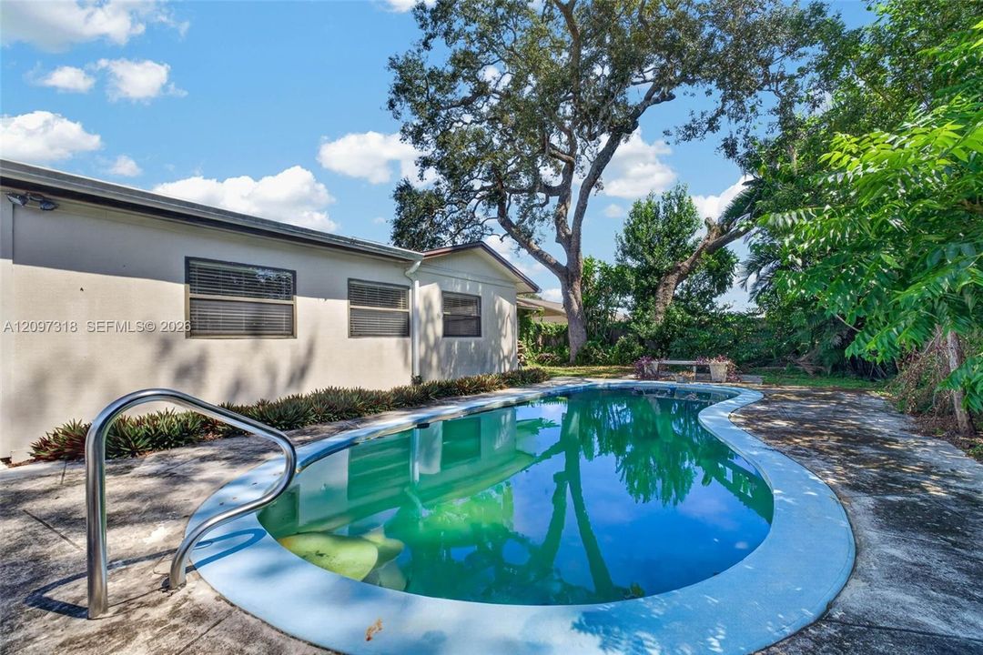 For Sale: $399,999 (3 beds, 2 baths, 1615 Square Feet)