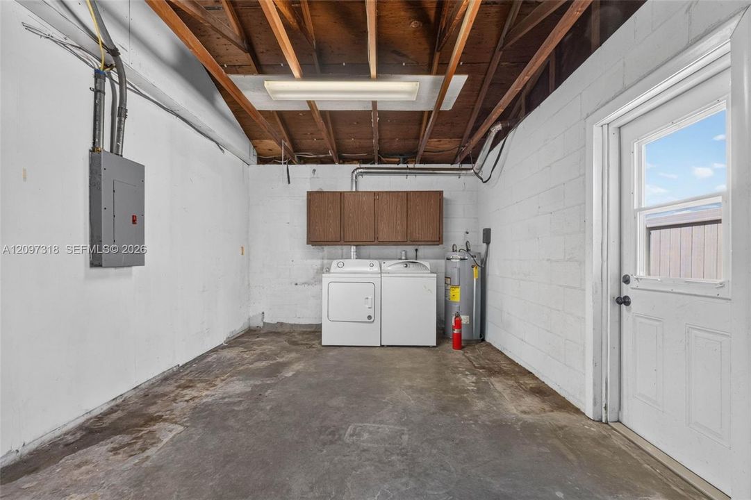 For Sale: $399,999 (3 beds, 2 baths, 1615 Square Feet)