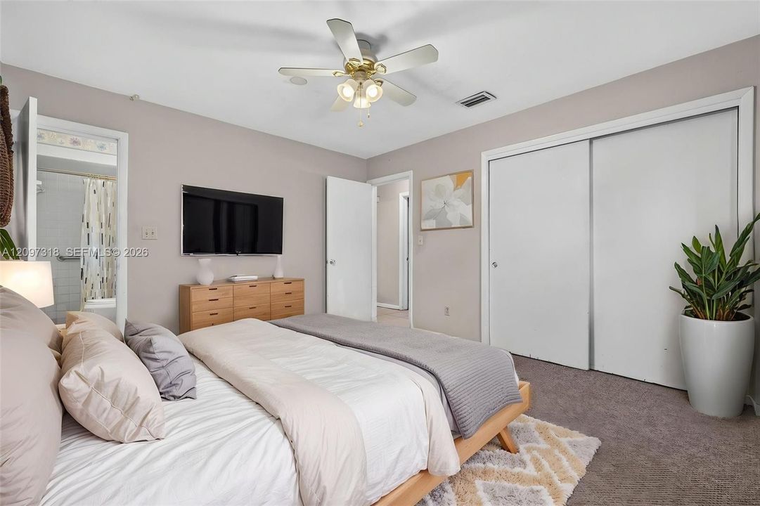 For Sale: $399,999 (3 beds, 2 baths, 1615 Square Feet)