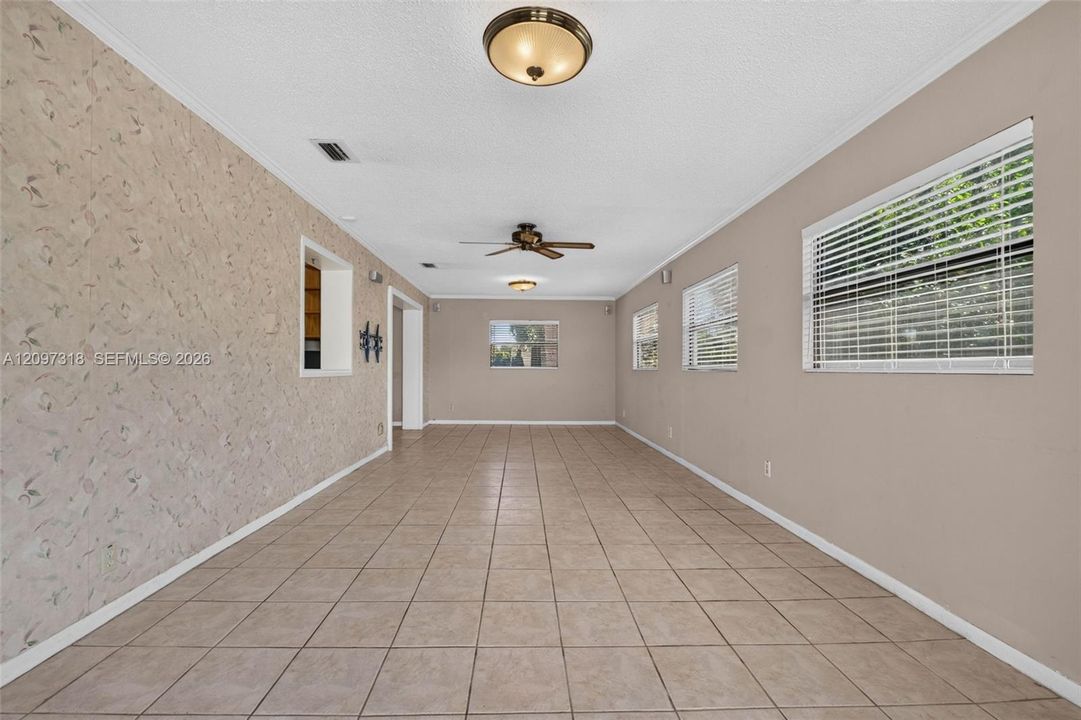 For Sale: $399,999 (3 beds, 2 baths, 1615 Square Feet)