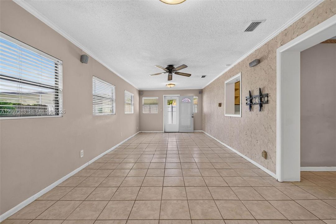For Sale: $399,999 (3 beds, 2 baths, 1615 Square Feet)