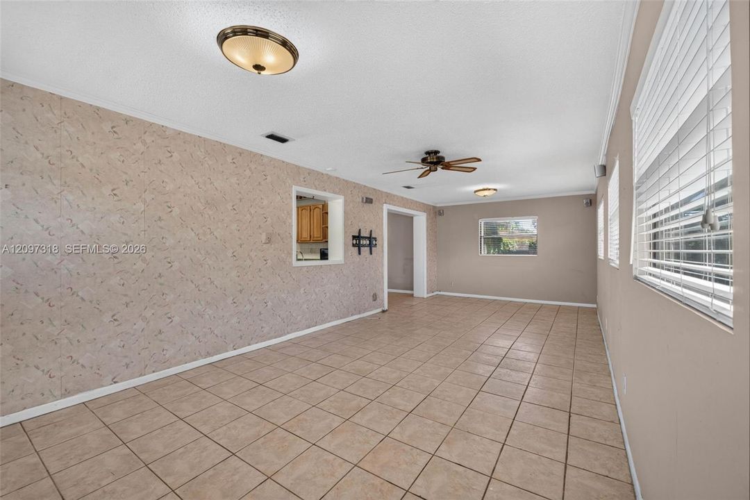 For Sale: $399,999 (3 beds, 2 baths, 1615 Square Feet)