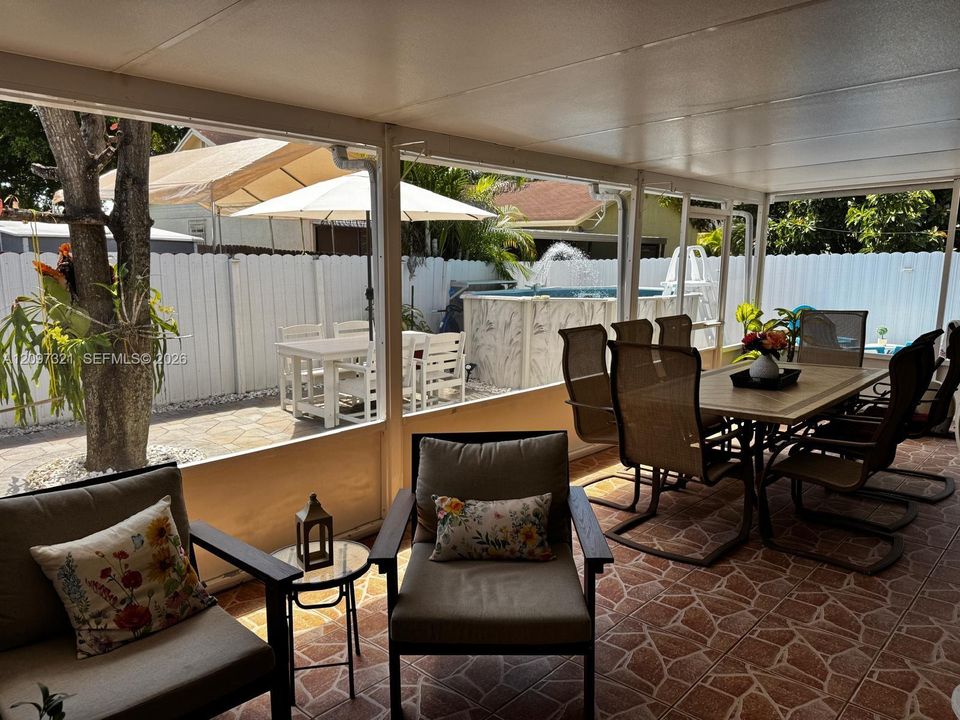 For Sale: $750,000 (4 beds, 2 baths, 1500 Square Feet)