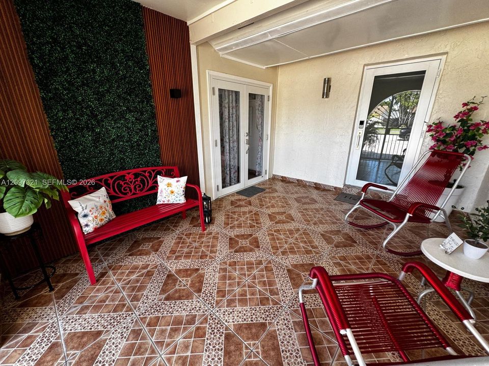 For Sale: $750,000 (4 beds, 2 baths, 1500 Square Feet)