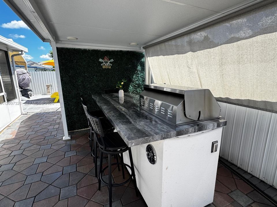 For Sale: $750,000 (4 beds, 2 baths, 1500 Square Feet)
